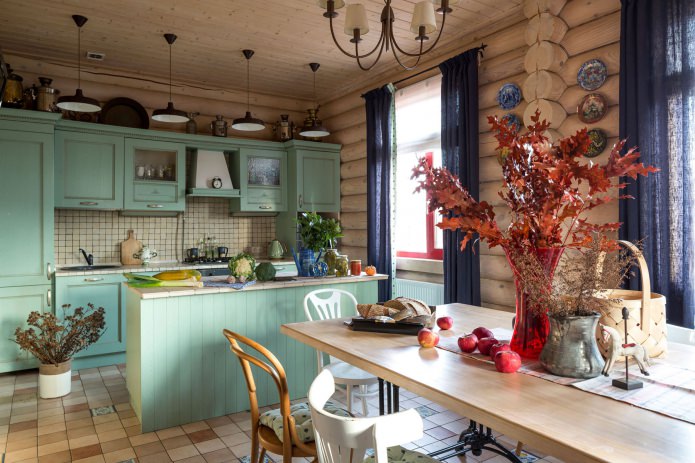 design kuchyně v dřevěném domě z kulatiny