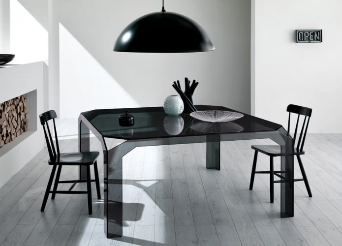 čierny originálny jedálenský stôl