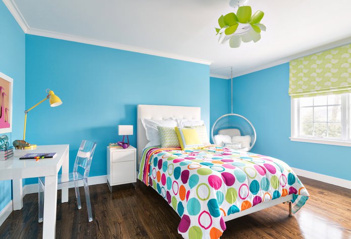 color turquesa a l'habitació infantil per a una nena