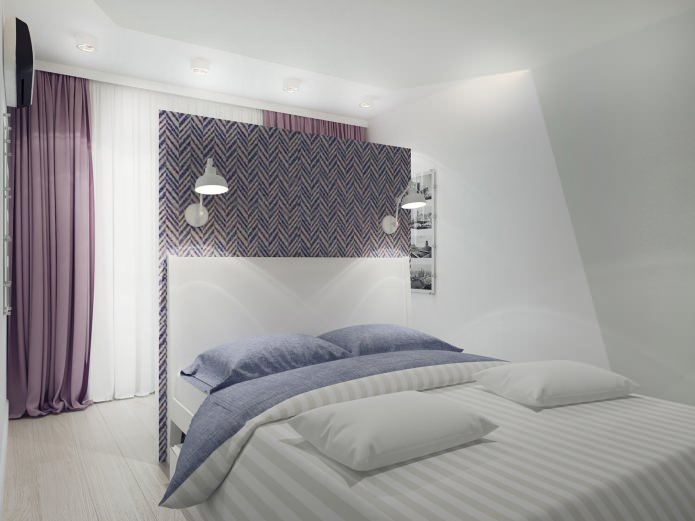 interno della camera da letto con tende viola