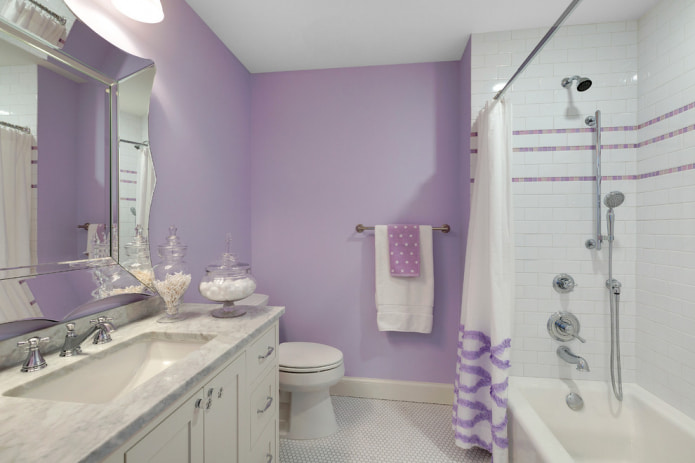 bilik mandi dalam warna putih dan ungu