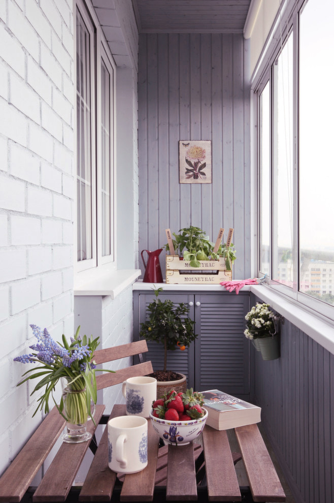 balkoni dengan warna lavender