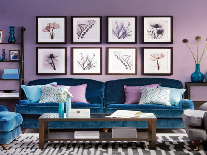 Levanduľová modrá obývacia izba