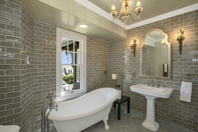grijze badkamertegels in klassieke stijl