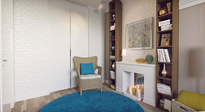 pletena stolica i lažni kamin u unutrašnjosti dnevne sobe
