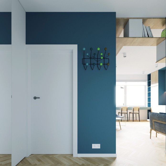 تصميم المدخل باللونين الأبيض والفيروزي في شقة من غرفة واحدة