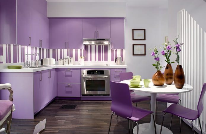 Interior bucătărie lila