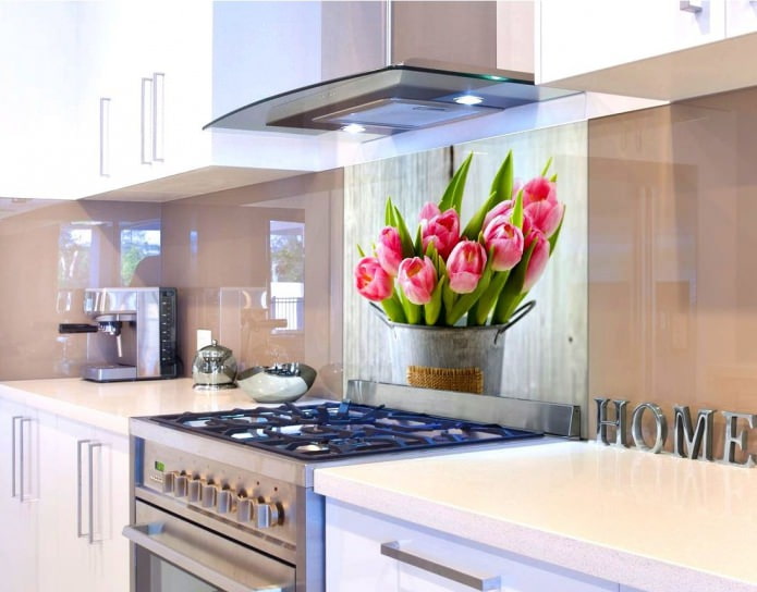 Tạp dề nhà bếp bằng kính có hoa
