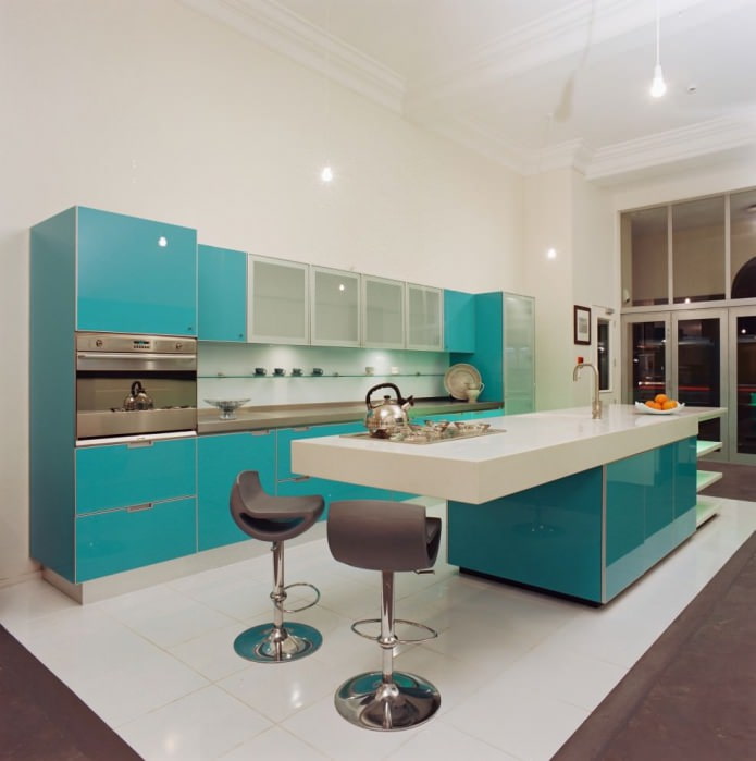 Tiffany-väri keittiön sisätiloissa