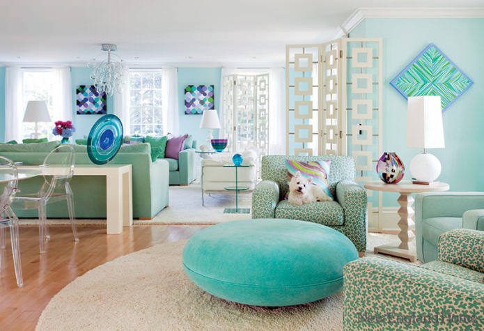 Tiffany-väri olohuoneen sisätiloissa