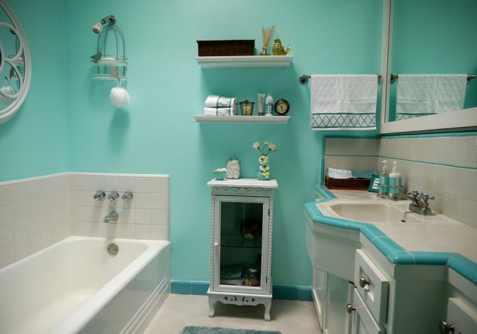 Tiffany kleur in het badkamerinterieur