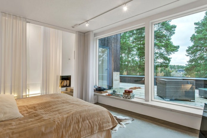 Design della camera da letto con finestre panoramiche