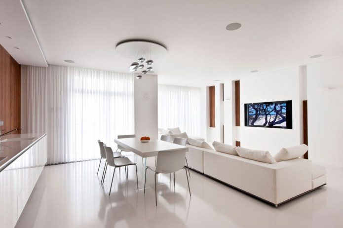 Design cucina-soggiorno con finestre panoramiche