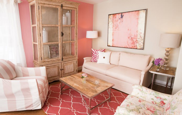 gaiši rozā dzīvojamās istabas dizainā