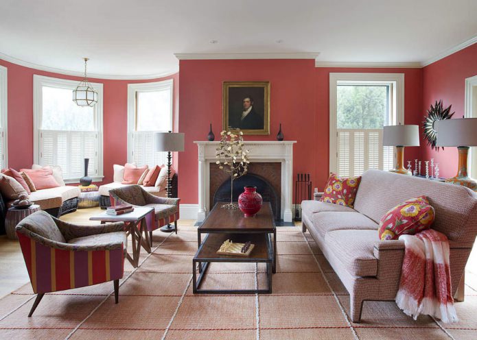 interijer dnevne sobe u ružičastim bojama