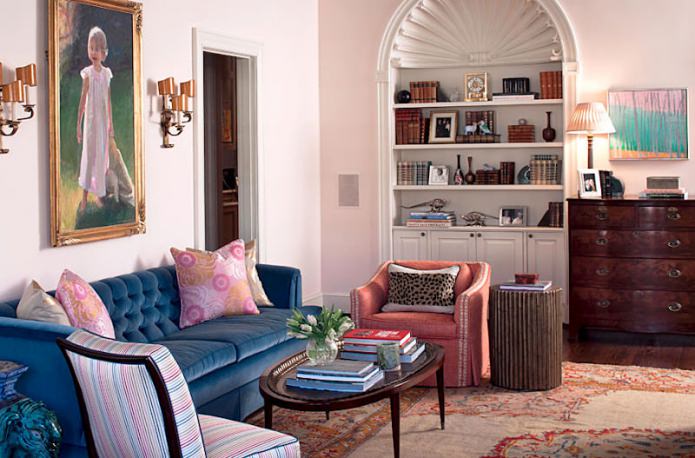 اللون الوردي في تصميم غرفة المعيشة