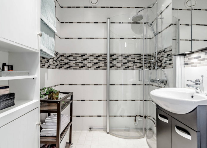 Conception d'une petite salle de bain avec une cabine de douche dans un style moderne
