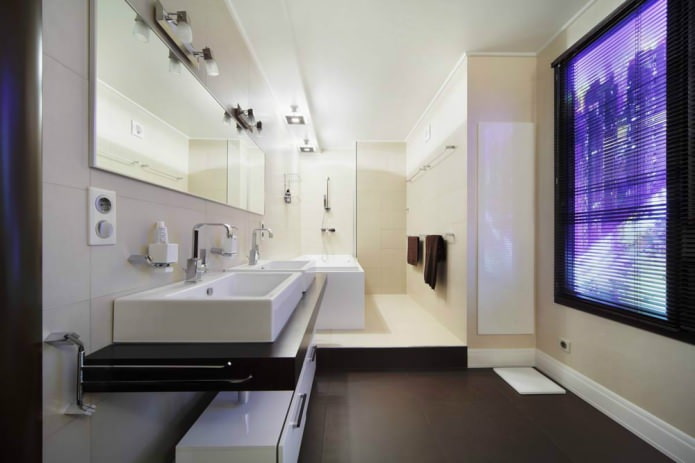 vannas istaba mūsdienīgā stilā ar viltus logu