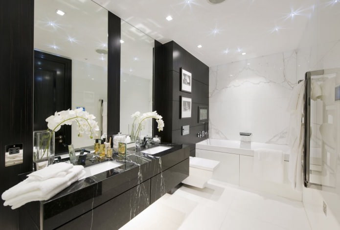 interiér kúpeľne v čiernej a bielej farbe