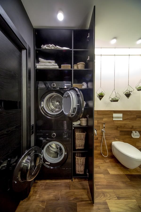 interior modern de baie cu mașină de spălat și uscător