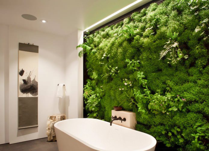 ekologiško stiliaus vonios kambario interjeras