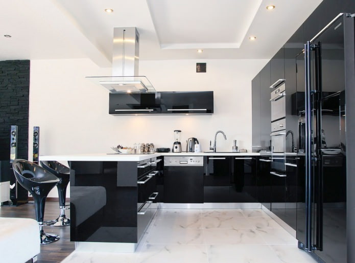 Černá a bílá kuchyňský interiér