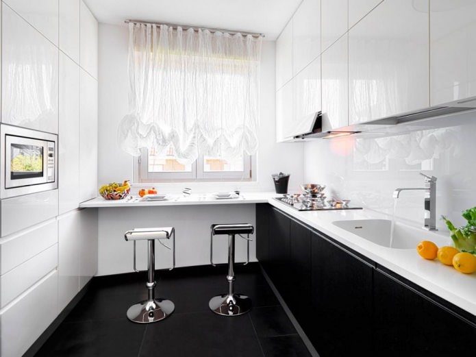 Černá a bílá kuchyňský interiér