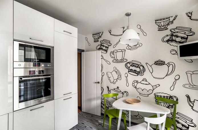interni cucina in bianco e nero con aggiunta di verde