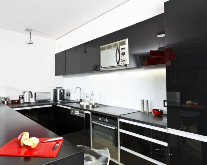interior de la cocina en blanco y negro con la adición de rojo