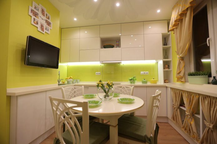 paprasti žali tapetai virtuvėje