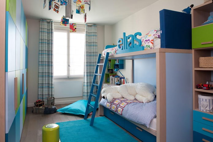 kambarys dviem vaikams mėlynais tonais