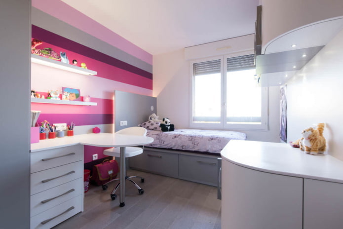 бяло-розова детска стая за малко момиченце