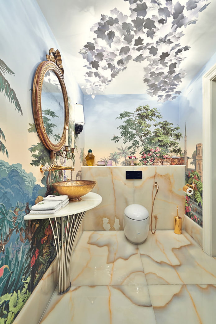 тоалетна, декорирана с 3D тапет в тропически стил