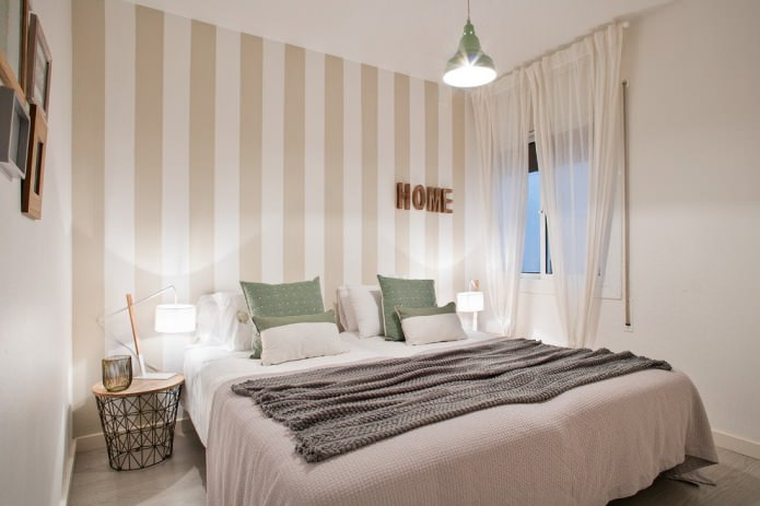 hvidt og beige soveværelse interiør i en moderne stil