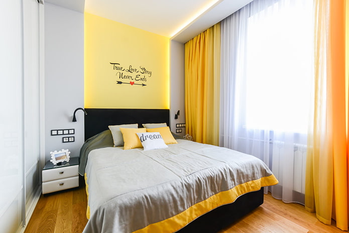 biało-żółty tiul w sypialni