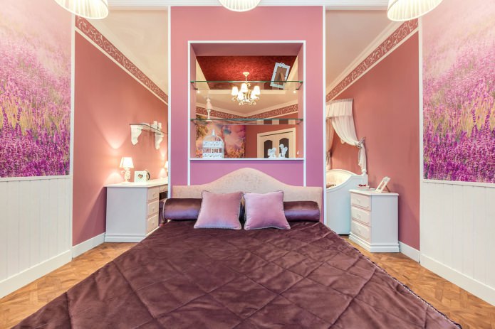 vaaleanpunaiset seinät makuuhuoneessa