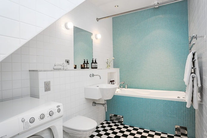 sininen ja valkoinen kylpyhuone