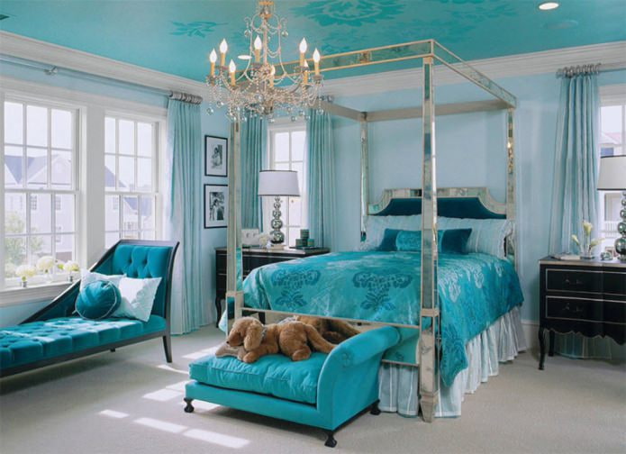 klasiskā guļamistaba zilā krāsā