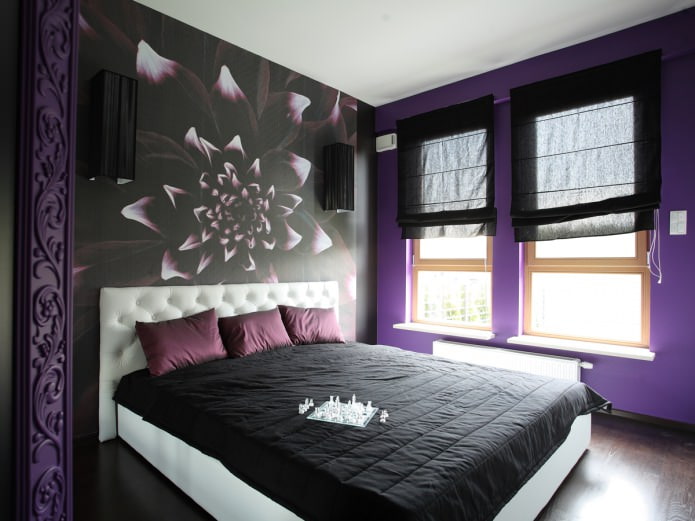 Juodas ir violetinis miegamojo interjeras