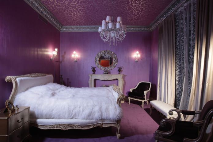 klassinen violetti makuuhuone