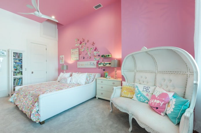dekorativní design ložnice pro dívku