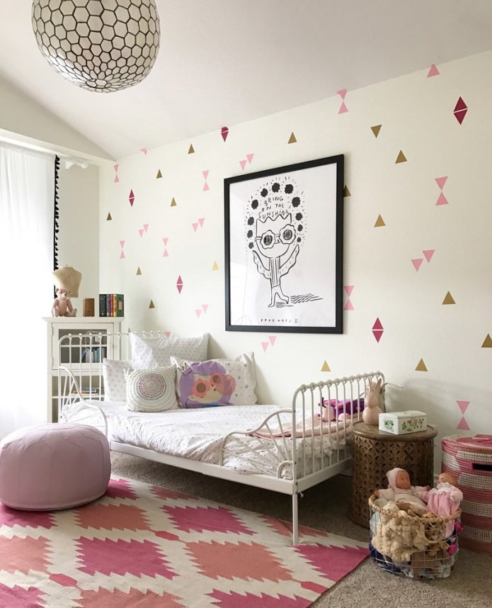 dekorativní design ložnice pro dívku