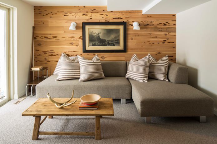 dřevěná čalouněná stěna v obývacím pokoji
