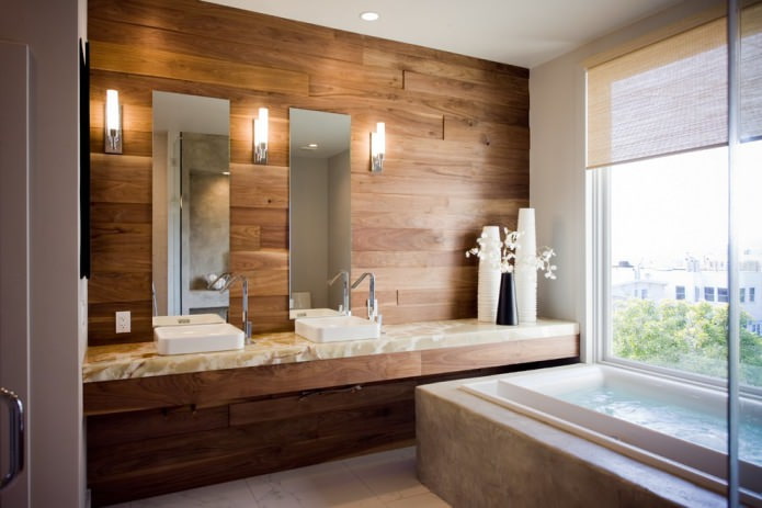 ξύλινη διακόσμηση τοίχου στο μπάνιο