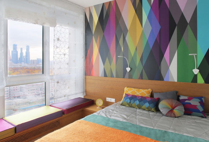 model geometric pe perete în dormitor