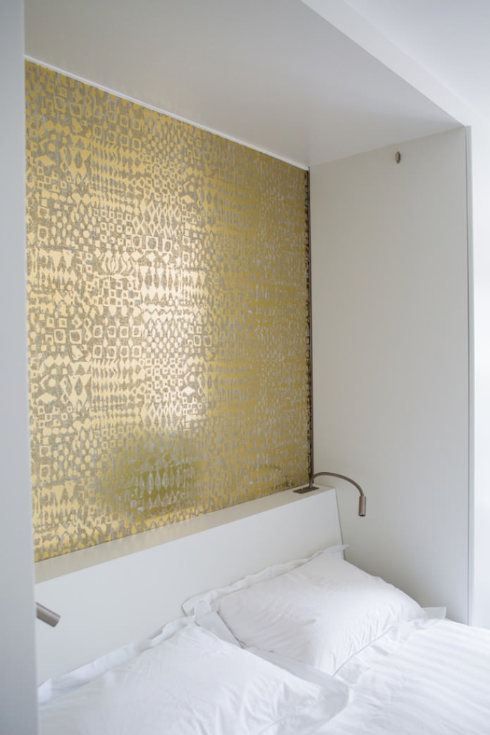 vàng trên tường trong phòng ngủ