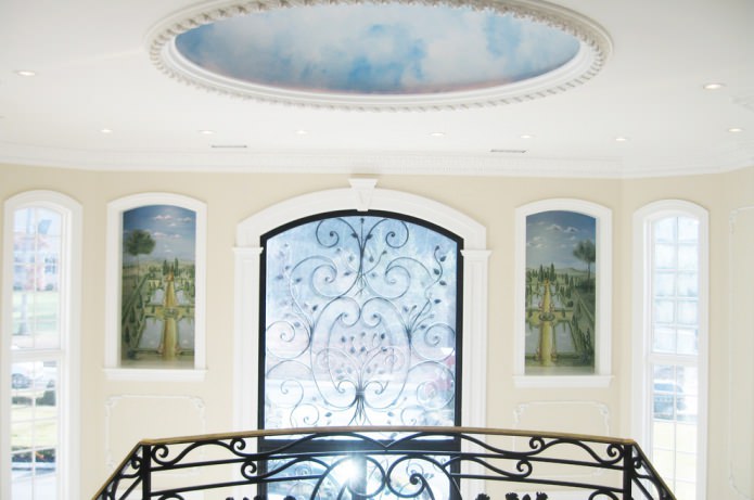 freska zobrazující oblohu na stropě