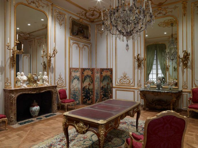 الملحقات في غرفة الباروك