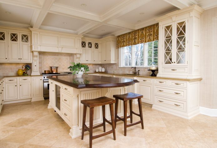 klasikinio stiliaus virtuvė su matiniu rinkiniu