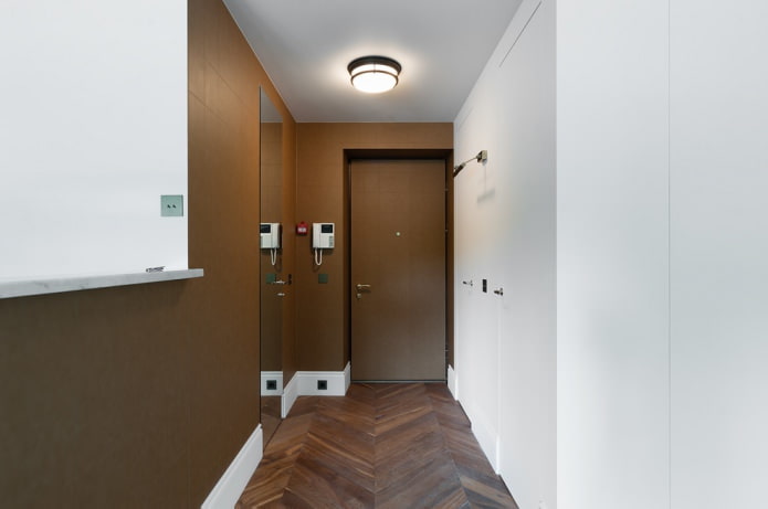 giấy dán tường màu nâu trong hành lang theo phong cách tối giản